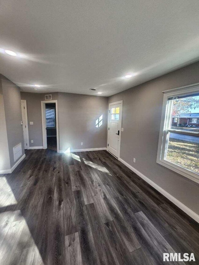 Building Photo - 240 5th St E