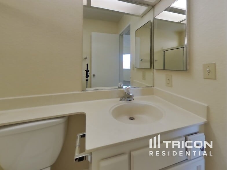 Building Photo - 217 Sunhaven Dr