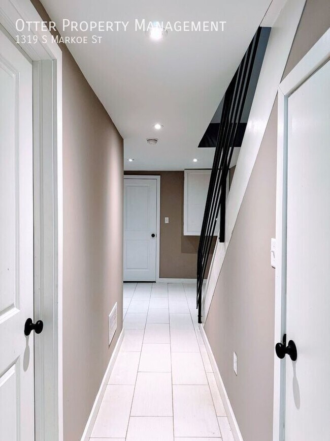 Building Photo - 1319 S Markoe St