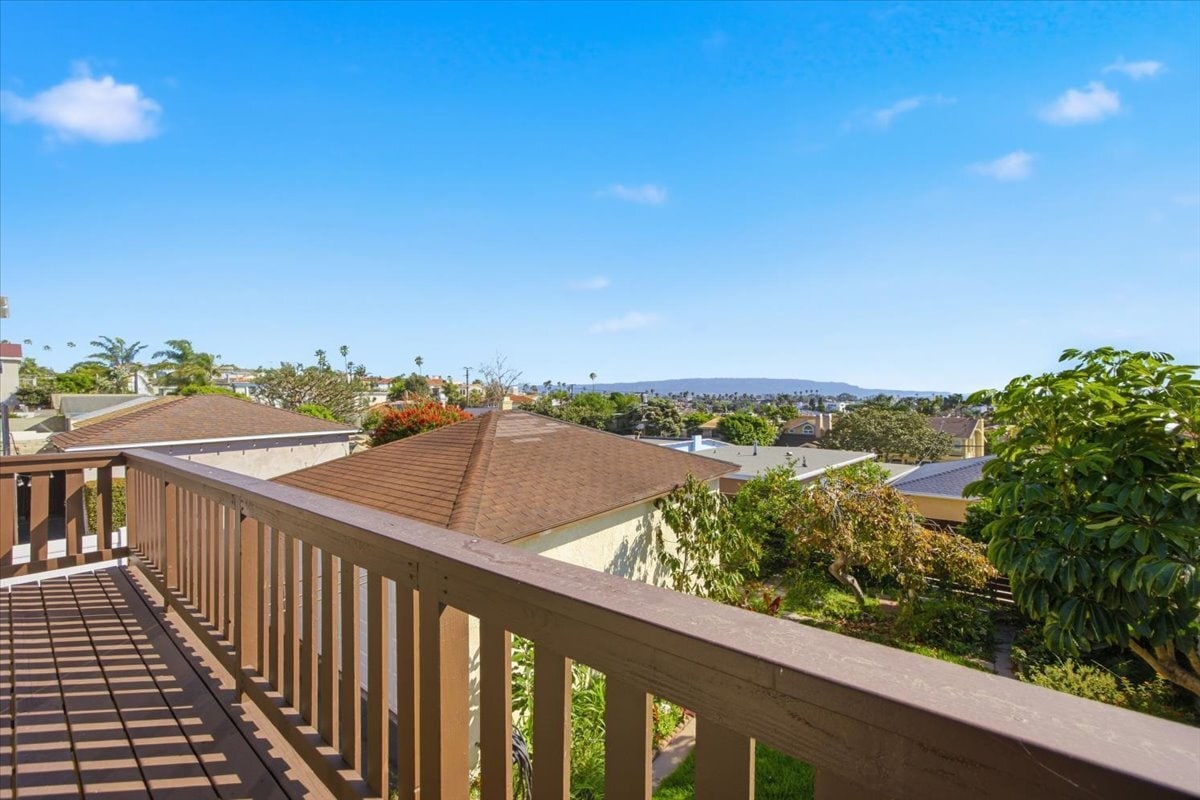 Building Photo - 819 N Maria Ave