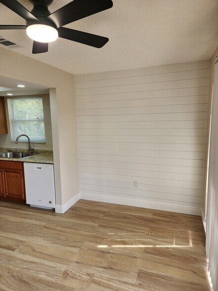 Building Photo - 409 80th St