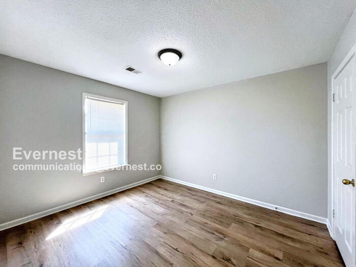 Building Photo - 4551 Ross Rd