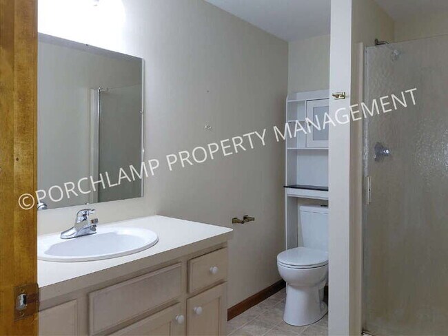 Building Photo - 587 Maryland Ave NE