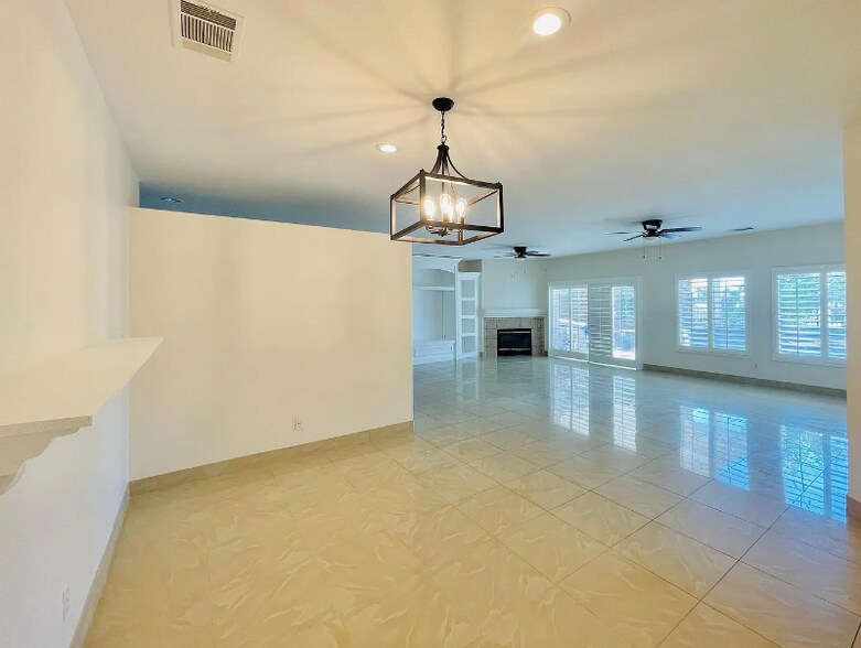 Building Photo - 83107 Greenbrier Dr