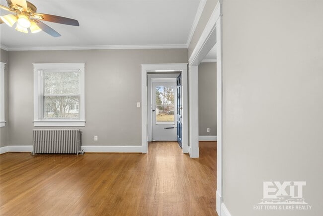 Building Photo - 3 Bedroom 1 Bathroom Home