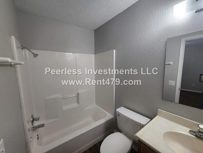 Building Photo - 511 4th Ave SW