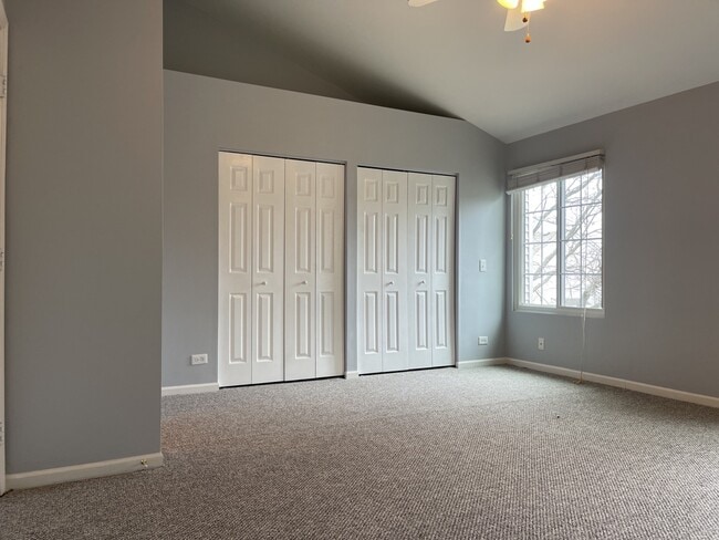 Building Photo - 930 Mesa Dr