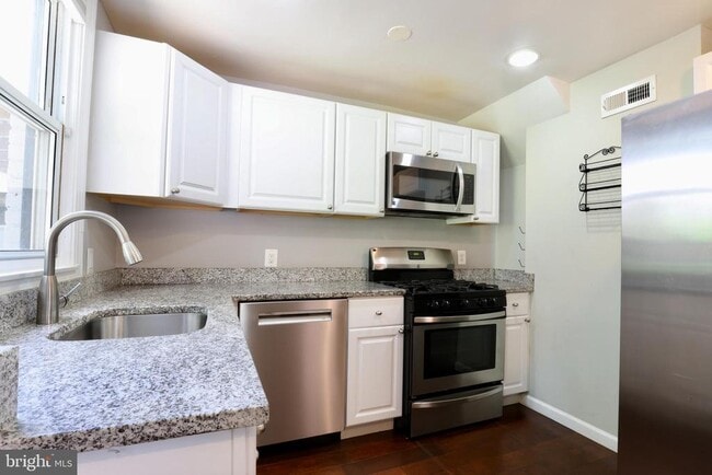 Building Photo - 3631 S Kemper Rd