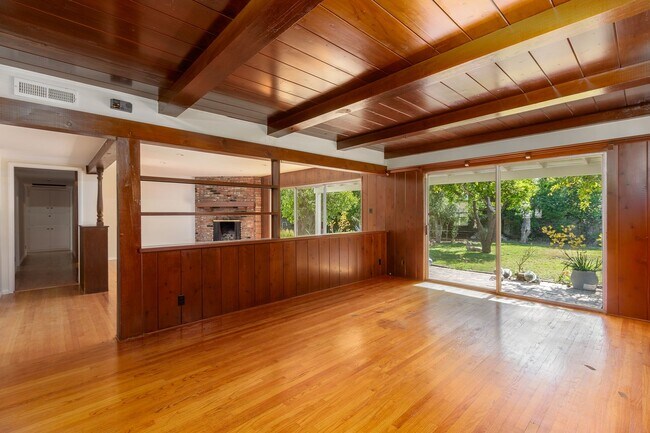 Building Photo - Charming Rustic 3BD/2BA Home in Peaceful C...