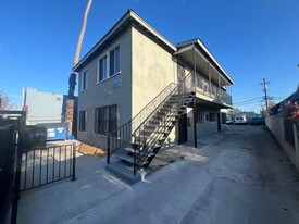 Building Photo - 810 W 62nd St
