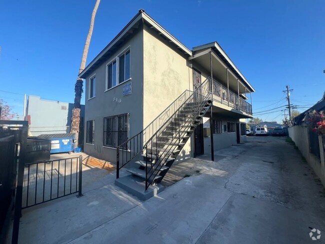 Building Photo - 810 W 62nd St