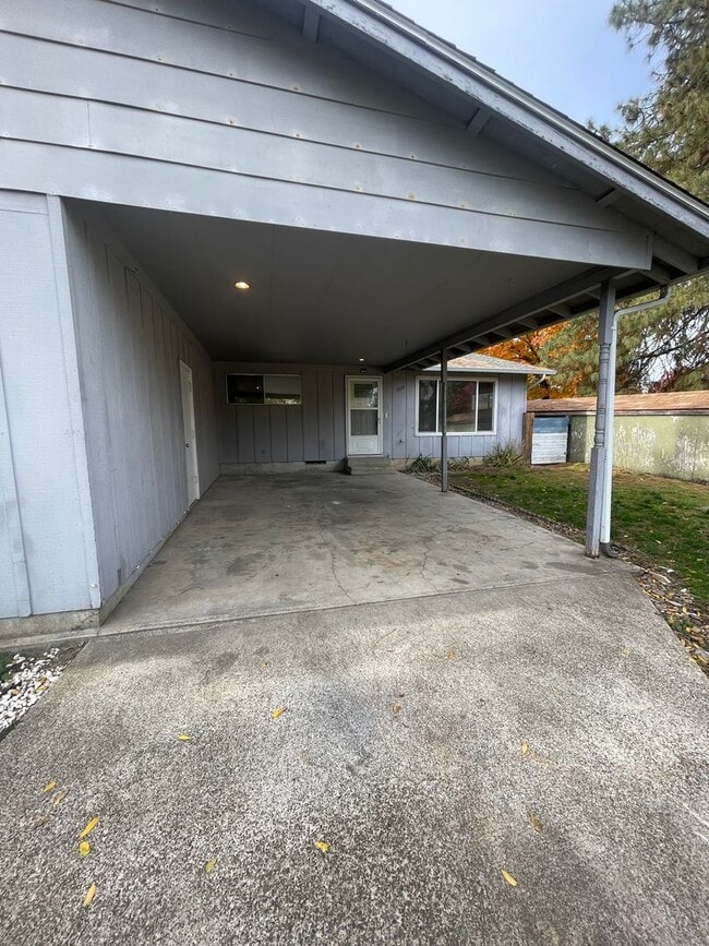 Primary Photo - 2 Bedroom in Albany!