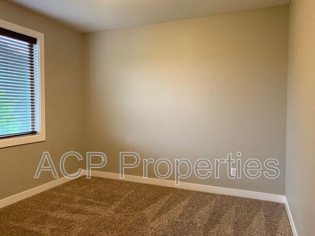 Building Photo - 2225 Bluestem St