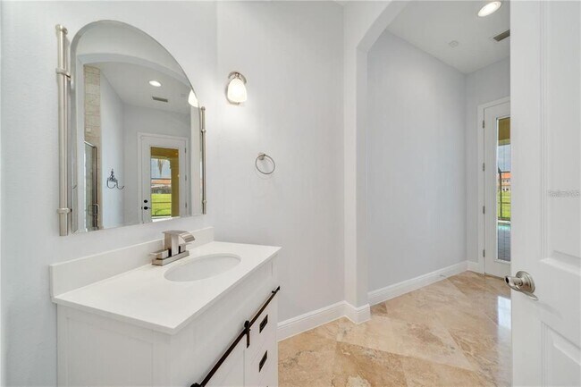 Building Photo - 2333 Pinehurst Ct