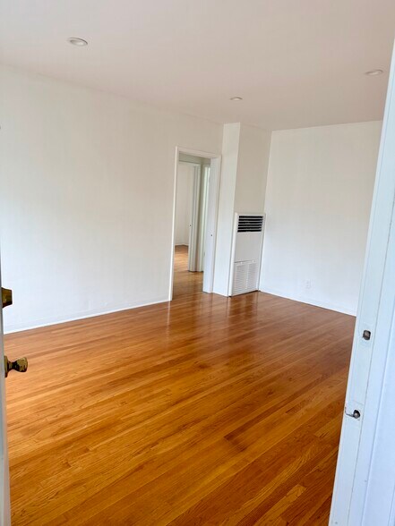 Building Photo - 4319 Cahuenga Blvd