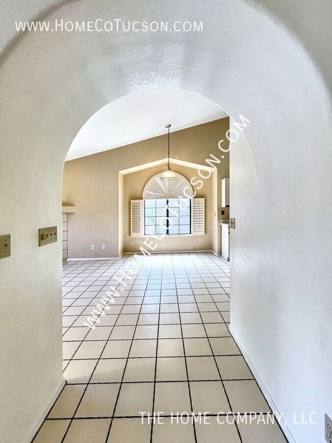 Building Photo - 1551 E Sonoran Desert Dr