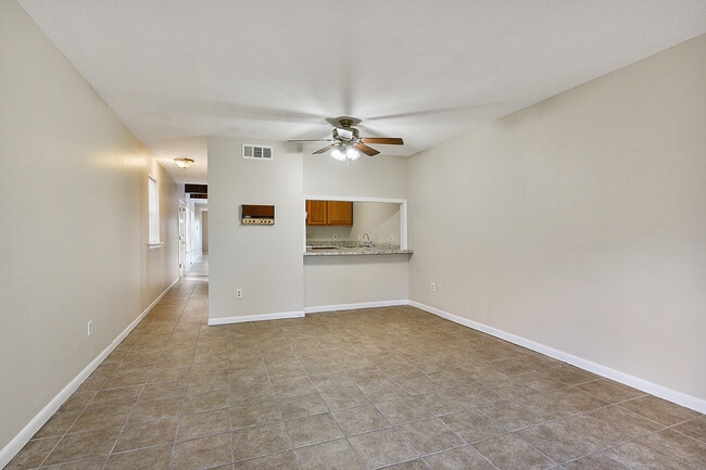 Building Photo - 309-11 Lilac