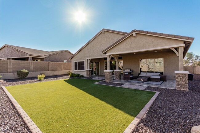 Building Photo - Your dream entertainer's home is here!