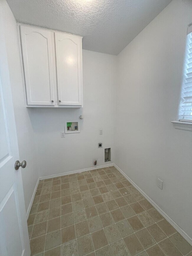 Building Photo - 5555 Mansfield Pl NW