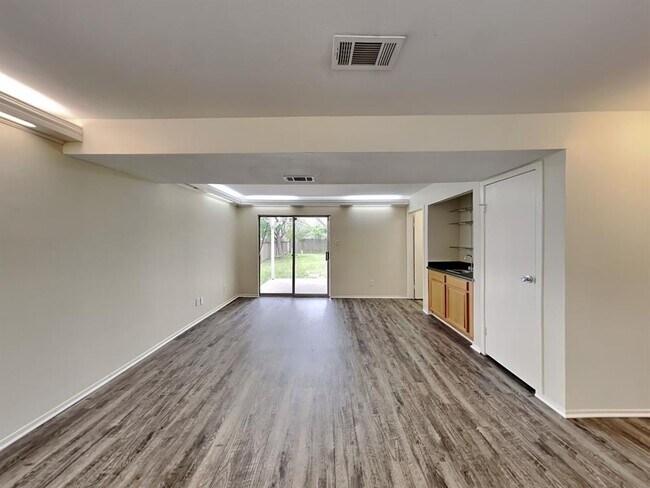 Building Photo - 15003 Cypress Falls Dr