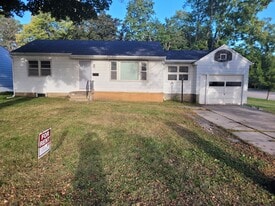 Building Photo - 2628 Iowa St