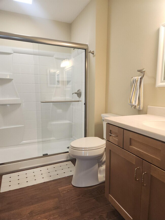 Building Photo - 250 Brainard Dr