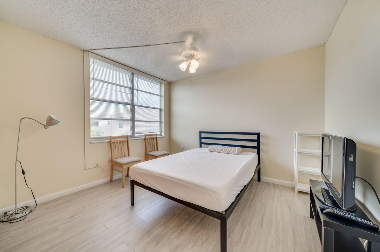 Guest Bedroom - 9410 Tangerine Pl