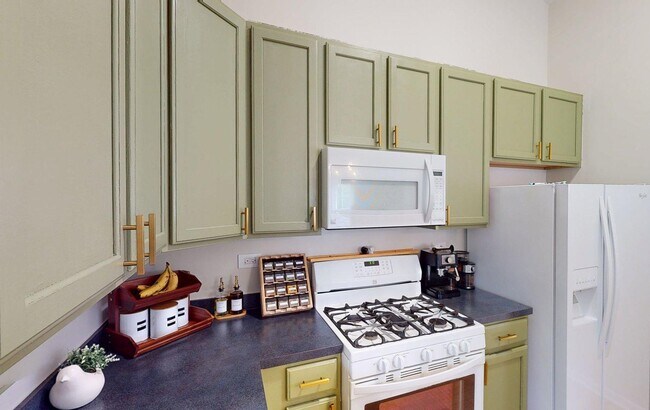 Building Photo - 714 Woodewind Dr