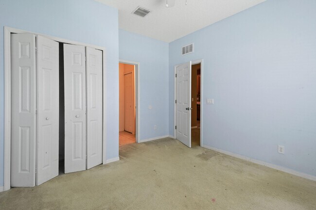 Building Photo - 6221 NW Hacienda Ln