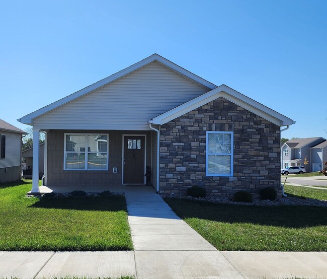 Primary Photo - Live in Luxury at The Farms 3 Bedroom Sing...