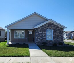Building Photo - Live in Luxury at The Farms 3 Bedroom Sing...