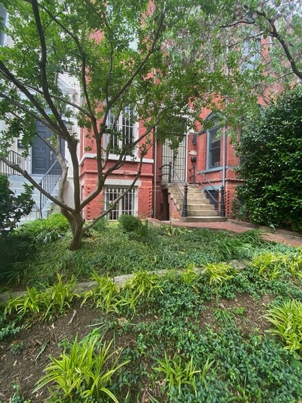Building Photo - 1507 R St NW