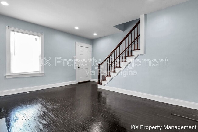 Building Photo - 1668 E Sycamore St