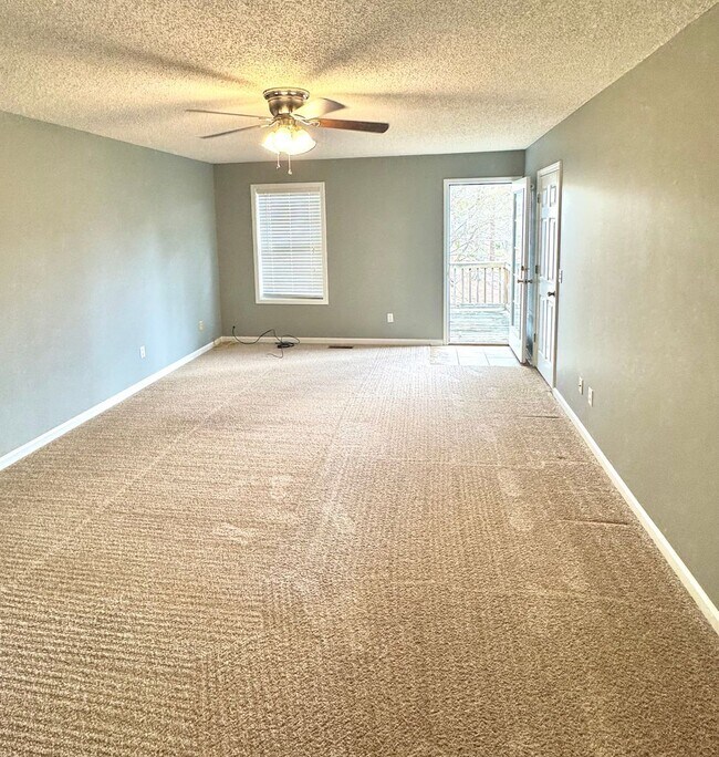 Building Photo - Available NOW -104 PIneridge