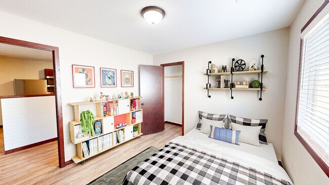 Building Photo - Story City Duplex Available NOW!