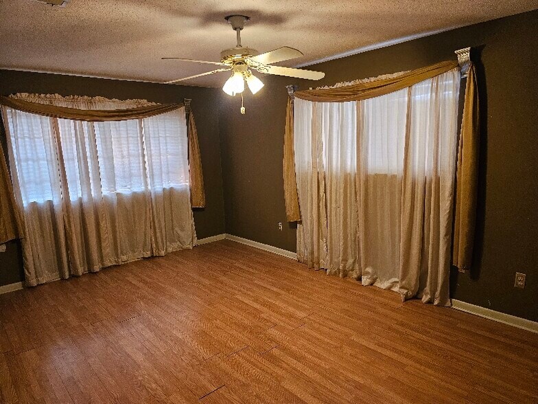 Building Photo - 1942 Mediamolle Dr