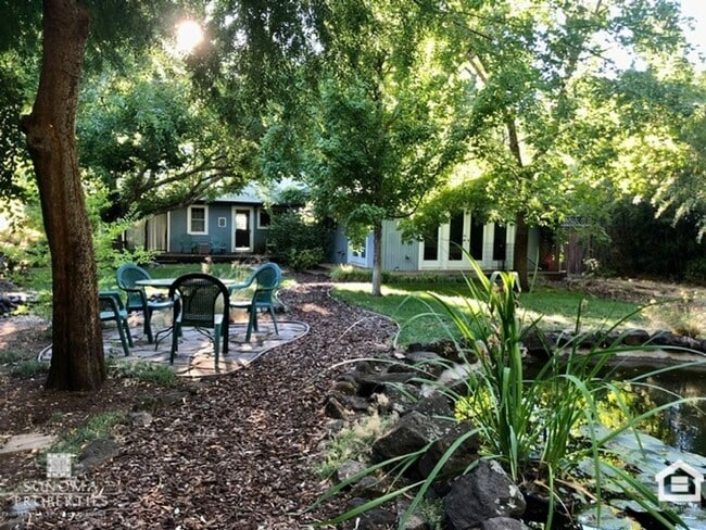 Building Photo - Inviting 3BD/2BA Home in Glen Ellen