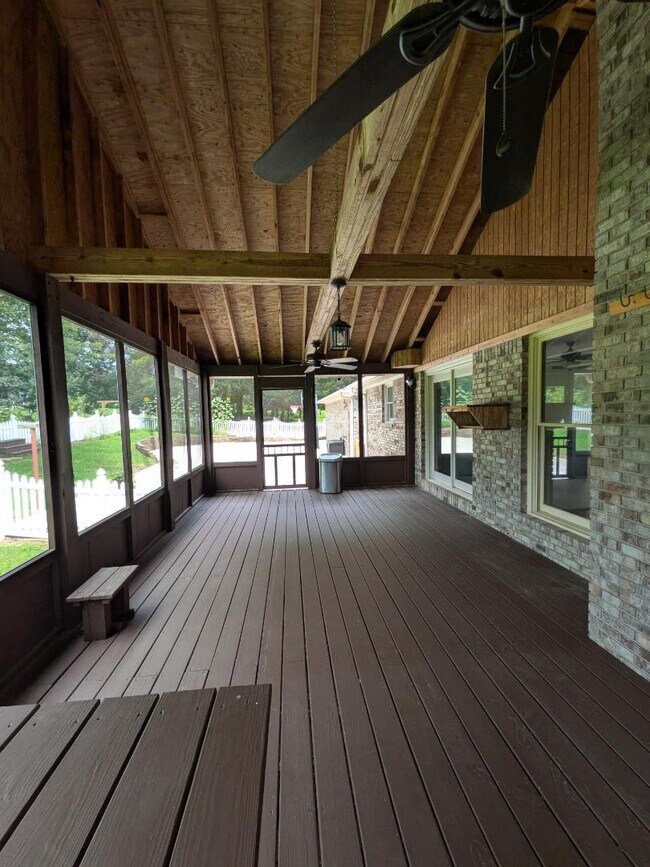 Building Photo - 102 Huntington Ridge Rd