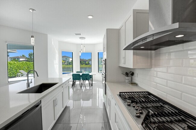 Building Photo - 10850 Oceano Wy