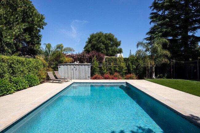 Building Photo - 955 Stanley Ave