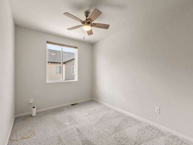 Building Photo - Beautiful 3 Bed 2.5 Bath Townhome in North East Fort Collins!