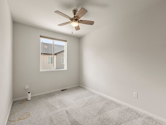 Building Photo - Beautiful 3 Bed 2.5 Bath Townhome in North...