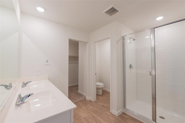 Building Photo - 223 Las Lomas Dr