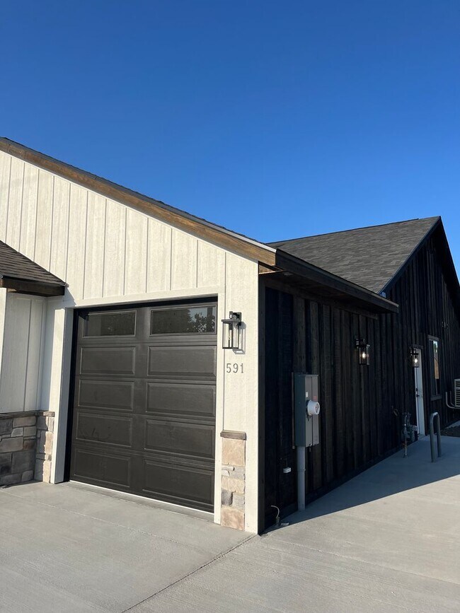 Building Photo - K591LI