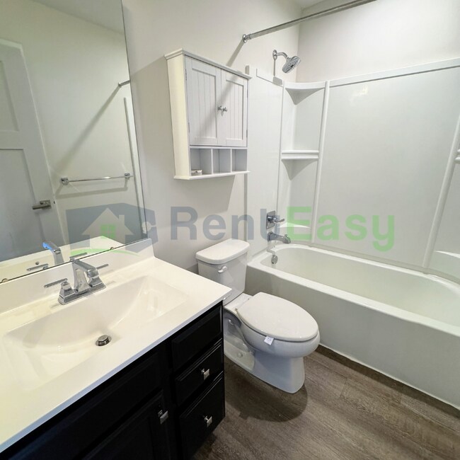 Building Photo - 225 Goldenstar Ln