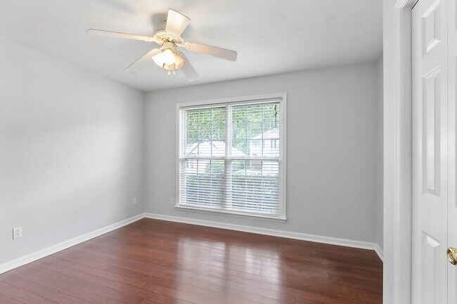 Building Photo - 2521 Heathrow Dr