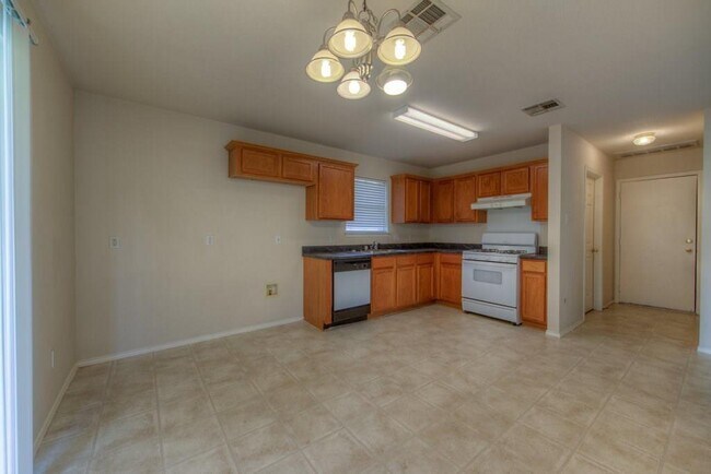 Building Photo - 1610 Vera Way