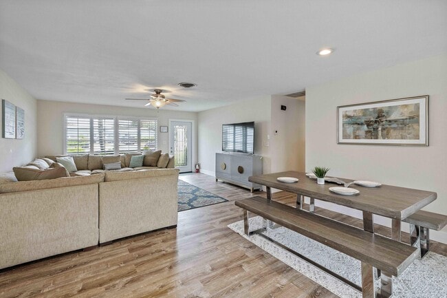Building Photo - 655 Kingfish Pl