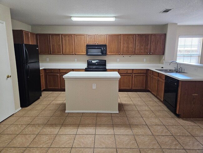 Building Photo - 8013 Sartain Dr