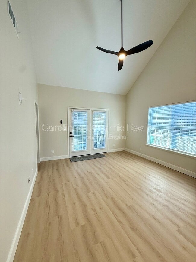 Building Photo - 8811 Roseton Ln